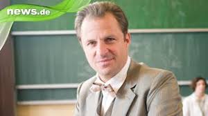 Diese „subjektive reportage führt als roadmovie von. Philipp Hochmair Privat So Kryptisch Spricht Der Charite Doc Uber Sein Liebesleben News De