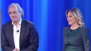 La verità sulla sua vita privata. Maurizio Costanzo Show Simona Ventura Annuncia E Arrivato L Anello