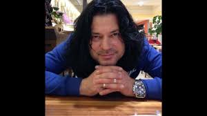 Hocam arkadaşın önerdiği boyaya zarar vermez diyor onu kullanmayayım mı sımdı herkes farklı birşey diyor kafam karıştı. Arabanin Uzerine Selulozik Tiner Dokersek Ne Olur Boyaya Kaldirir Yada Zarar Verir Mi Test Etmek Youtube