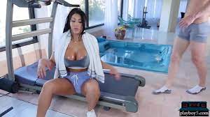 Huge boobs Asian MILF wife August Taylor fucked in the gym by her husband -  XVIDEOS.COM