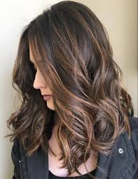 Adjectif qui a la même forme au singulier et au pluriel, au masculin et au féminin. Balayage Is A French Hair Coloring Technique Where The Color Is Painted On The Hair By Hand As Opposed To Balayage Hair Brunette Hair Color Gorgeous Hair Color
