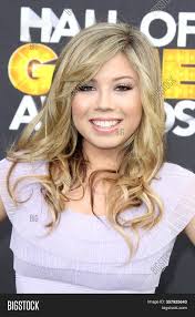 Самые новые твиты от jennette mccurdy (@jennettemccurdy): Los Angeles Feb 18 Image Photo Free Trial Bigstock