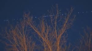 W dniu dzisiejszym nad polską będą widoczne satelity konstelacji starlink wyniesione na orbitę 29 kwietnia. Kosmiczny Pociag Znow Przelatuje Nad Polska Kiedy Mozna Obserwowac Starlinki 24 03 2021 Szczecin Super Express