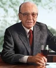 Julio Gallo's Instagram, Twitter & Facebook