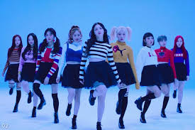 The show's winners hyebin, yeonwoo, jane, nayun, jooe, ahin, and nancy served as the original members. Momoland S Bboom Bboom Video Passes 200m Views On Youtube