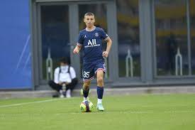 Ismael gharbi shots an average of 0.17 goals per game in club competitions. Paris Saint Germain On Twitter ð—œð˜€ð—ºð—®ð—² ð—¹ ð—šð—µð—®ð—¿ð—¯ð—¶ Desde Que Era Nino Comenzar A Jugar Con Los Profesionales Siempre Habia Sido Un Sueno Especialmente En Mi Club Favorito Es Un Orgullo Inmenso