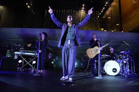 (ap) — a man flying a kite in washington state was shocked and suffered severe burns after his kite hit an electricity transmission line, officials said. Marco Mengoni Still In The Lead In The Ranking Of Rtl 102 5 Power Hits Estate 2021 Ruetir