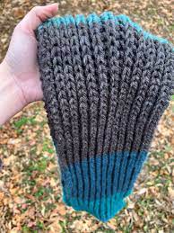 Ribbed knitted scarf