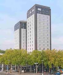 The twintower restaurant offers a breakfast buffet and offers an array of international cuisine. Mercure Hotel Bochum City