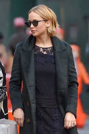 The Surprising Range Of Jennifer Lawrence S Wavy Bob 3 Takes On The Chin Length Crop Jennifer Lawrence Hair Jennifer Lawrence Short Hair Jennifer Lawrence Haircut