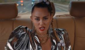 На Майли Сайрус подали в суд за нарушение авторских прав