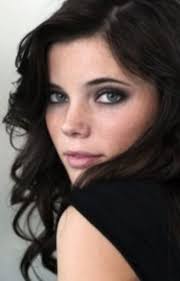 Actor With Green Eyes And Black Hair A Dark Love Black Hair Green Eyes Actresses With Black Hair Black Hair And Freckles