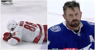 Lightning left wing alex killorn (17) stops a charge by montreal canadiens center jesperi kotkaniemi (15) during the first period of game 1 monday at amalie arena. Alex Killorn Lays Out Martin Necas Fights Jake Gardiner In Monster Sequence Gino Hard
