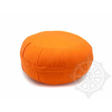 Sa forme carré et son petit gabarit permet de le transporter partout avec soi. Zafu Coussin Meditation Rouge Indien Sports Vacances Briques