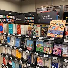 Carlota Del Campo On Instagram Libreriasdelmundo Amazon Books En Marina Del Rey Santa Monica California Gracias Manuelagbir In 2020 Kids Top Marina Del Rey Uman