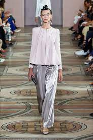 Classe, eleganza e buongusto sono le qualità che meglio definiscono l'outfit della mamma della sposa, ma come scegliere quello giusto? La Mamma Della Sposa Elegante E Chic La Fata Madrina Alessandra Cristiani Couture Collection Couture Couture Fashion
