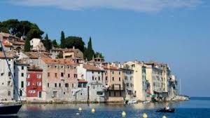Vacanze al mare o sul lago. Temperatura Dell Acqua A Rovigno Nel Mare Adriatico Adesso