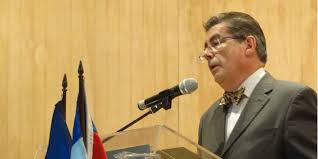 Luis Riveros dicta clase magistral en inauguración de año académico de  Administración Pública