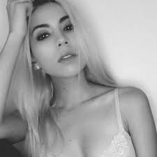 Felicia Burr's Instagram, Twitter & Facebook