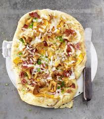 Alpen Pizza Mit Pfifferlingen Und Speck Rezept Rezepte Pfifferlinge Essen Und Trinken