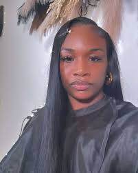 30' inch touch my booty 🍑 feeling real pretty 😍Nice lil switch up 💁🏾‍♀️  ! I'm pretty with no make up, but I don't mind a lil make up from time to