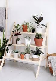Blumentreppe Aus Holz Oder Metall Als Schone Deko Fur Haus Und Garten Blumentreppe Garten Metall Schone G Diy Blumenstander Pflanzen Dekor Pflanzenstander