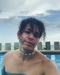 Roberto Javier's Instagram, Twitter & Facebook