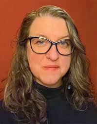 Deidre Ashton's Instagram, Twitter & Facebook