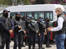 Una pareja de policías de ecatepec, estado de méxico, fue captada mientras sostenían relaciones sexuales al interior de una patrulla estacionada en un predio baldío. Por Corruptos Dan De Baja A 35 Policias Y Detienen A 14 En Ecatepec