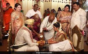 Jun 17, 2021 · arvind bellad is part of the bjp faction that wants bs yediyurappa replaced as karnataka chief minister. Nikhil Kumaraswamy Wedding What Social Distancing Hd Kumaraswamy S Son S Wedding Draws Scrutiny