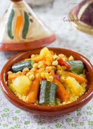 Safran Facultatif Un Peu D Huile D Olive 1 Gros Oignon Coupe En Lamelle 1 Tomate Coupee 1 Petit Couscous Cuisine Orientale Recettes De Legumes