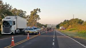 Motociclista morre após colidir contra caminhão na Rodovia Júlio Budiski, no Jardim Novo Prudentino