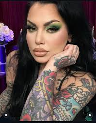 Kiss-inspired makeup look with dark lip?