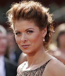 Win Gold Jewelry Designed By Debra Messing For YouthAIDS