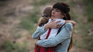 Milagro en la celda 7 nos presenta la conmovedora historia sobre el amor entre un padre con discapacidad intelectual, mehmet, acusado deniz baysal encarna en el filme turco a la profesora mine. Miracle In Cell No 7 2019 Photo Gallery Imdb