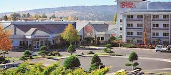 Known for its restaurants, this city features waterfalls and is also a good location for biking. 79 Pet Friendly Hotels In Klamath Falls Or Find Dog Friendly Hotels Travelocity