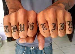 Old English Fingers Tattoo Google Search Tatouage Swag Tatouage Beau Tatouage