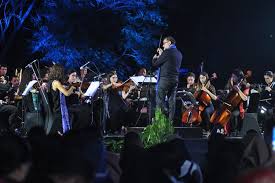 Hal ini didasarkan atas temuan naskah teater kuno di yunani. Musik Ansambel Pengertian Dan Sejarahnya Halaman All Kompas Com