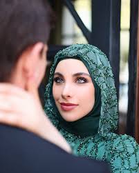 Me & You? Beirut Together 🌊☀️💜🪁 . . . . Book your Engagement/ Wedding  session at @rayvisual.s #weddingphotographer #weddingphotography #تصوير  #love #weddingday #lebaneseweddings #photography #bride