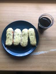 Skulderen eller akslen er den delen av menneskekroppen som binder armen til overkroppen. Geriatriks Trylle Frem Lunch Med Rester Fra I Gar