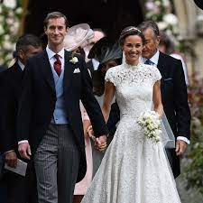 Mate middleton trägt ein magisches brautkleid mit spitzenoberteil von alexander mcqueens chefdesignerin sarah burton. Live Ticker Hochzeit Von Pippa Middleton Fotos Der Braut Und Von Kate Boulevard