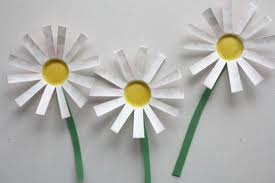 Margariten Aus Plastikbechern Basteln Mit Kindern In 2020 Blumen Basteln Aus Papier Papierblumen Mit Kindern Basteln Kreativ