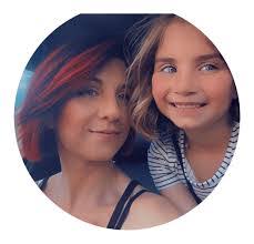 Lori Munger's Instagram, Twitter & Facebook