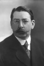 William Rey Ashfield. Artista, Comisario