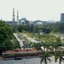 Menurut sprm, pendakwaan itu berkaitan dakwaan kes rasuah melibatkan sistem visa luas negara. Photos At Mahkamah Sesyen Sivil 4 Courthouse In Shah Alam