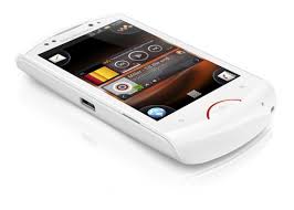 Maxwest Android 320 vs. Sony Ericsson ...