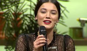 Genç oyuncu başarısı ve güzelliği ile dikkatleri üzerine toplamaktadır. Vatanim Sensin Yildiz Pinar Deniz Kimdir Kac Yasinda Aslen Nereli Instagram Hesabi