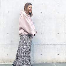 yuna kabata on instagram 大人気の起毛スウェットパーカー すでに残り少なくなってます 三連休がチャンスです 起毛スウェットパーカー ピンク レオパードスカート mystic ミスティッ fashion sequin skirt sequins