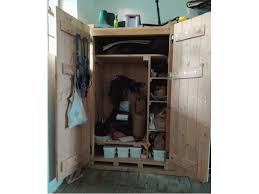 Mit einem begehbaren kleiderschrank (bestehend aus schiebetüren und innenschranksystem) können deine lieblingsstücke in ein neues zuhause einziehen. Toom Kreativwerkstatt Massiver Sattelschrank