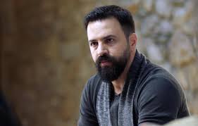 هو مُمثِّل أفلام يتميّز بِالجمال وعّيْناه الخُضروَتانِ ولد عام 1974 فى يوْم 10 يناير ولد فى مومباي بِالهِند وهو واحِد مِن أهمّ مُمثِّلين سينما بوليوود وقام بِالظُّهور لِأوِّل مرّة فى بُطولة فيَلُمُّه. ØµÙˆØ± Ø§Ù„Ù…Ù…Ø«Ù„ÙŠÙ† Ø§Ù„Ø³ÙˆØ±ÙŠÙŠÙ† Ø§Ø¬Ù…Ù„ Ù…Ù…Ø«Ù„Ù‡ ÙˆÙ…Ù…Ø«Ù„ Ø³ÙˆØ±ÙŠÙ† ÙÙŠ Ø§Ù„Ø¹Ø§Ù„Ù… ÙÙ†Ø¬Ø§Ù† Ù‚Ù‡ÙˆØ©